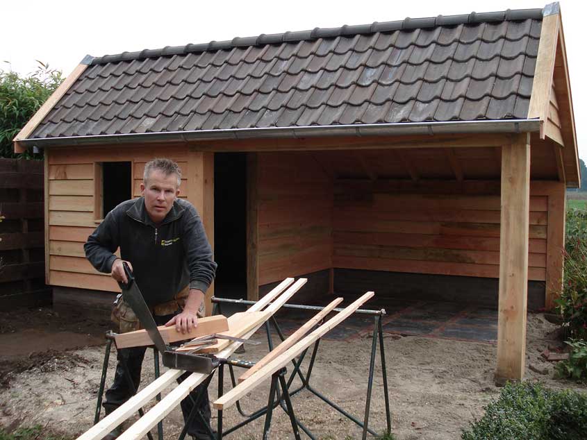 Niek Klein Overmeen aan het werk